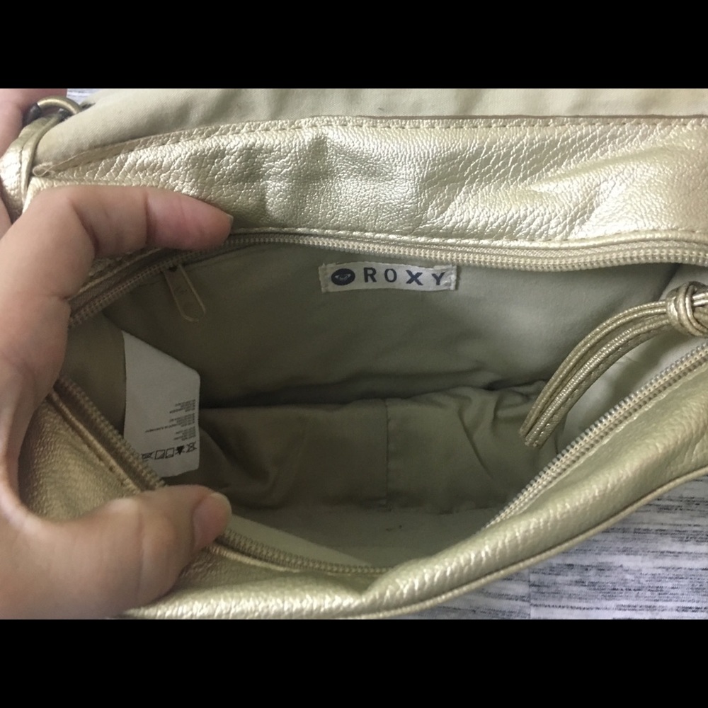 Gold Roxy crossbody💕 - Picture 3 of 3